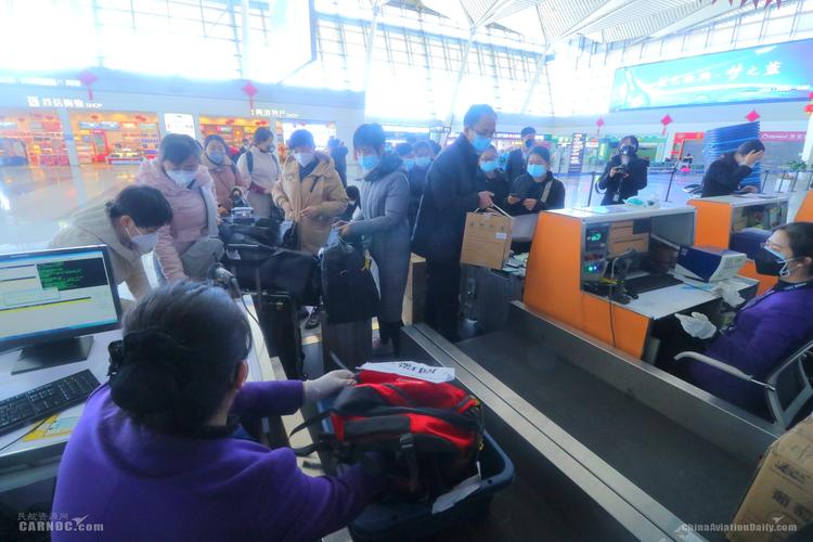 第一次坐飞机,去了机场,该怎么办???顺序是什么?? 第一次坐飞机,去了机场,该怎么办???顺序是什么??